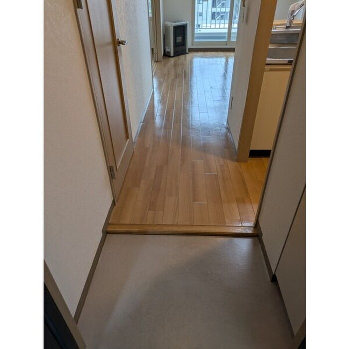 物件内観写真11　(玄関)