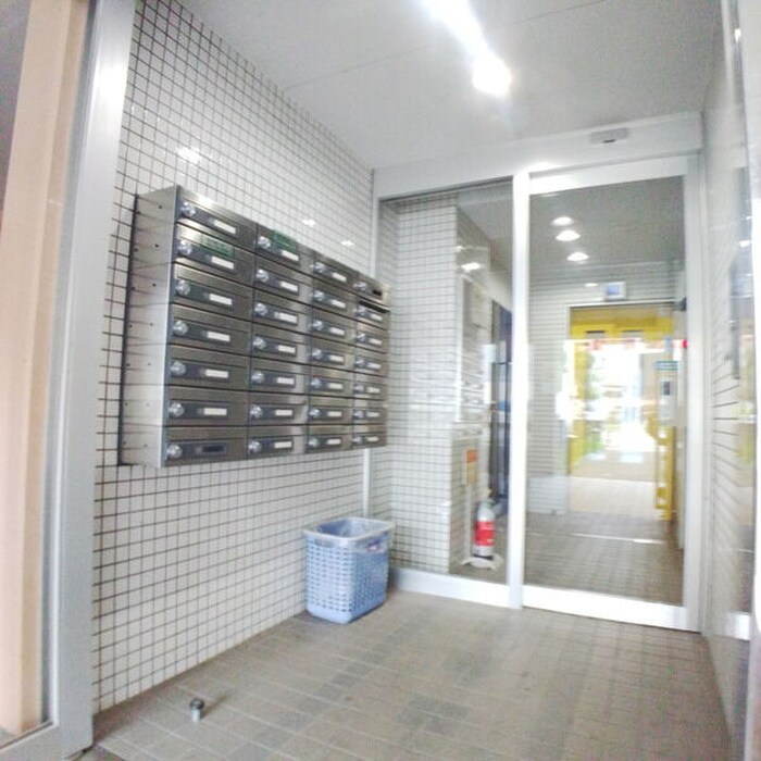 物件外観写真4　(エントランス部分)