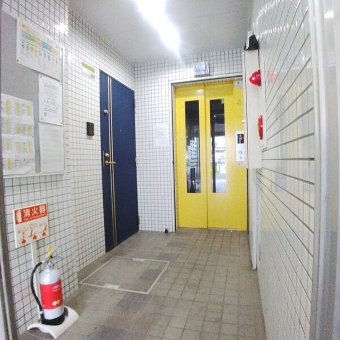 物件外観写真5　(エントランス部分)