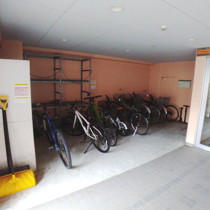 物件外観写真6　(駐輪場)