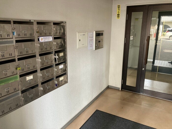 物件外観写真3　(エントランス部分)