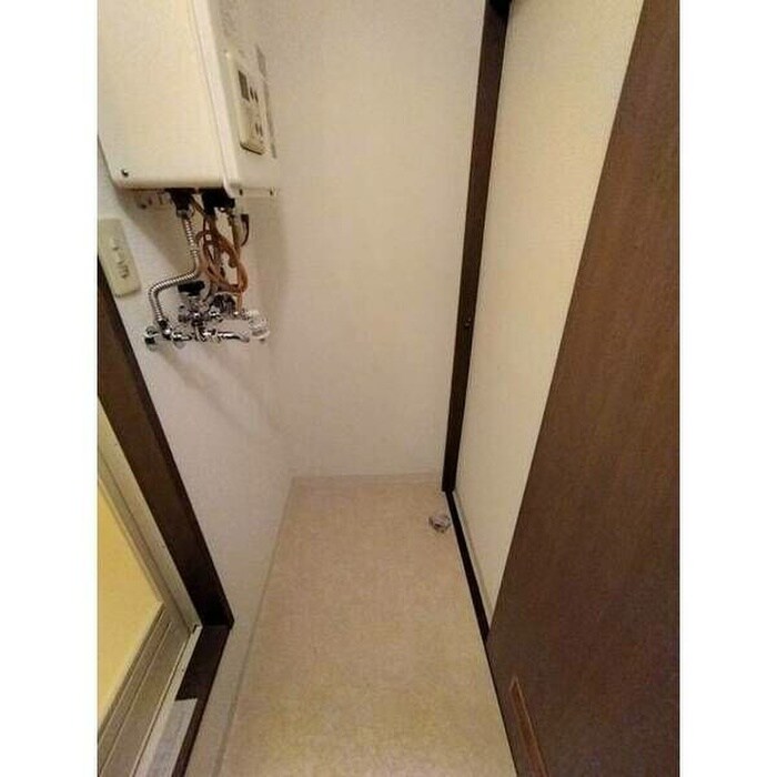 物件内観写真11　(洗濯機置場)