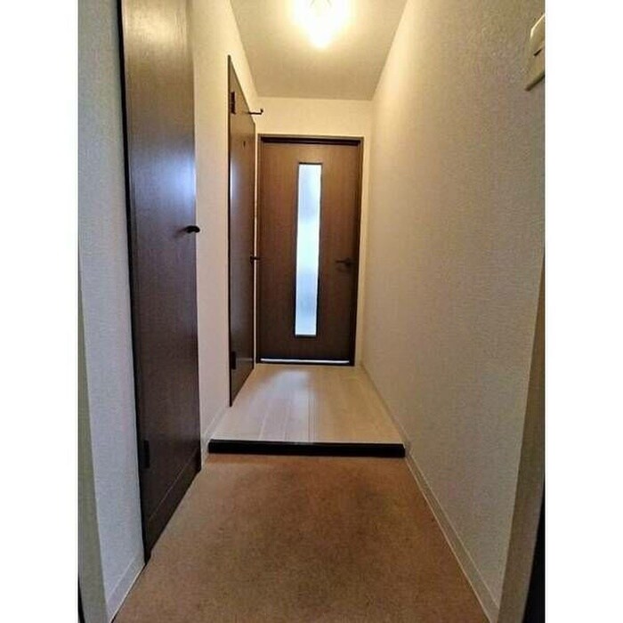 物件内観写真16　(玄関)