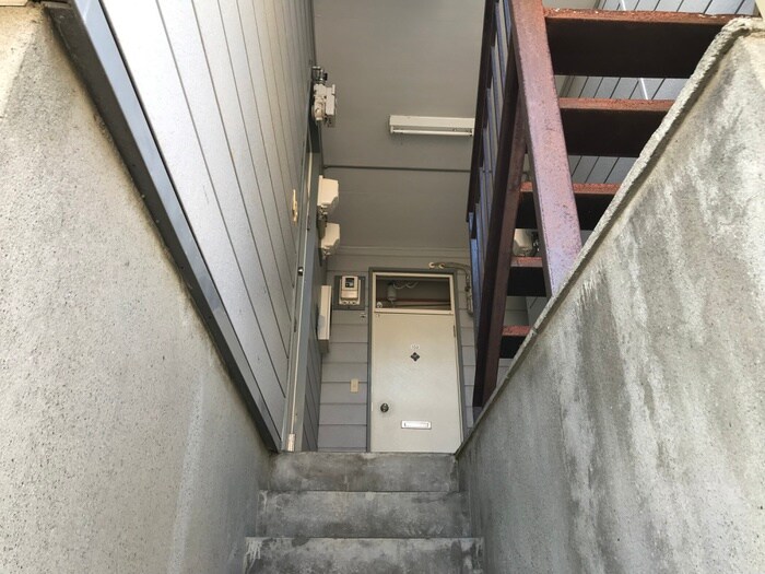 物件外観写真5　(エントランス部分)