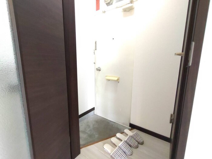 物件内観写真16　(玄関)