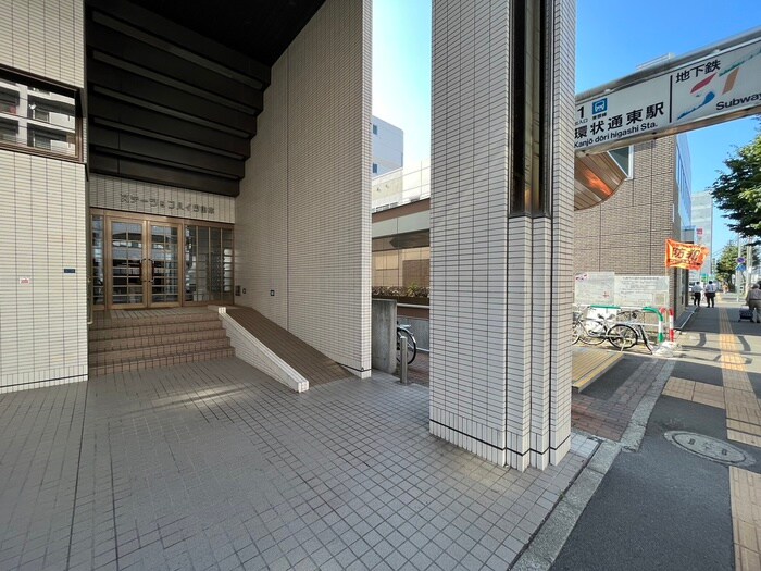 物件外観写真3　(エントランス部分)