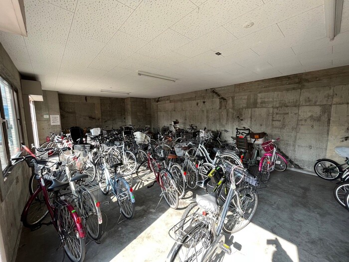 物件外観写真5　(駐輪場)