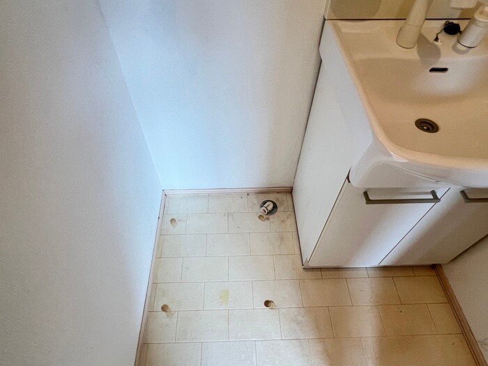 物件内観写真16　(洗濯機置場)