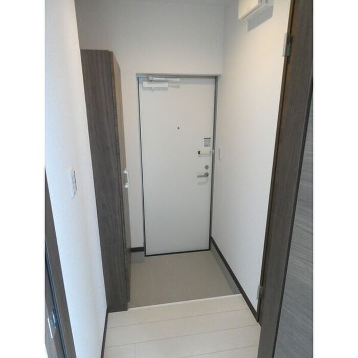 物件内観写真13　(玄関)