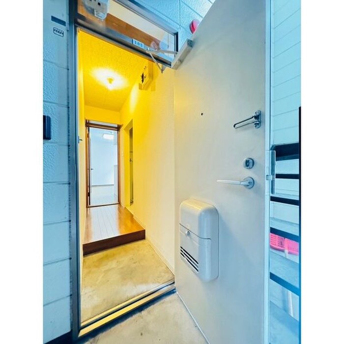 物件内観写真11　(玄関)