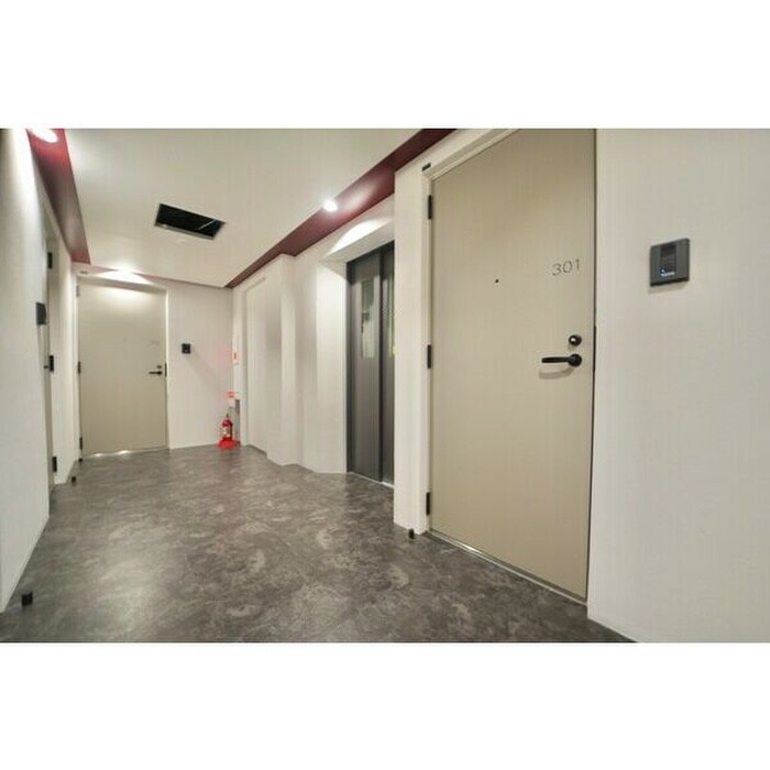 物件外観写真5　(エントランス部分)