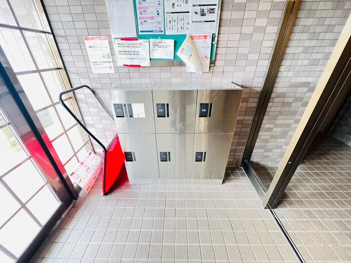 物件外観写真6　(エントランス部分)