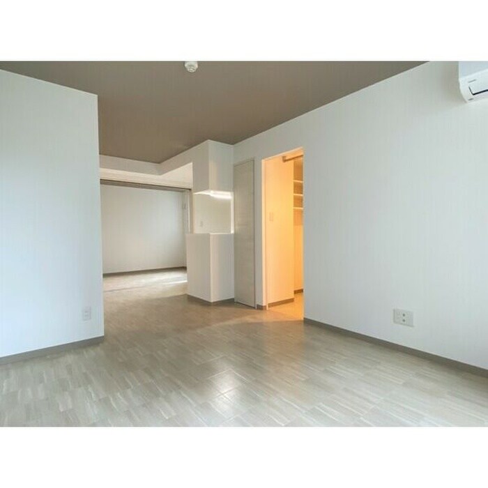 物件内観写真2　(居室)