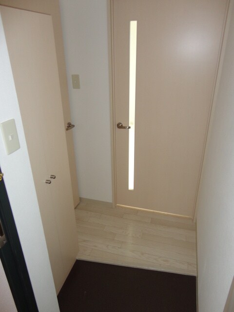 物件内観写真13　(玄関)