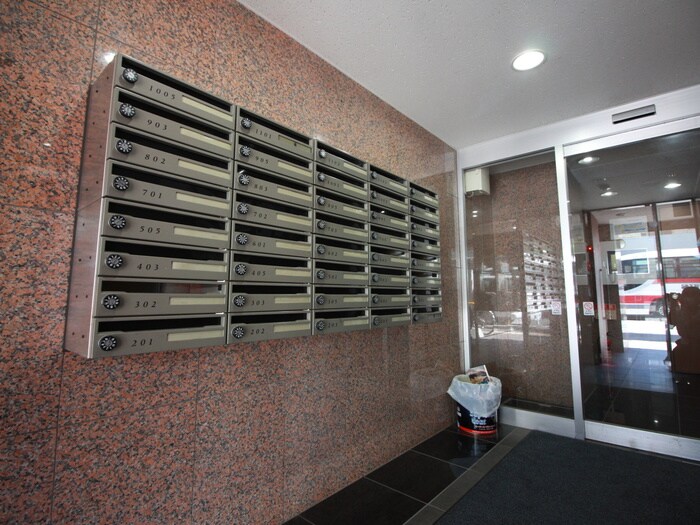 物件外観写真2　(エントランス部分)