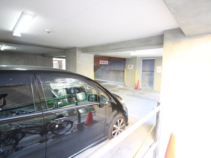 物件外観写真3　(駐車場)