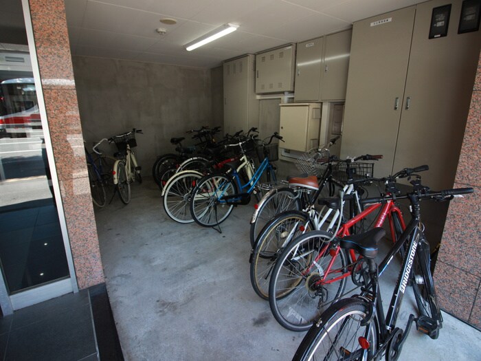 物件外観写真5　(駐輪場)