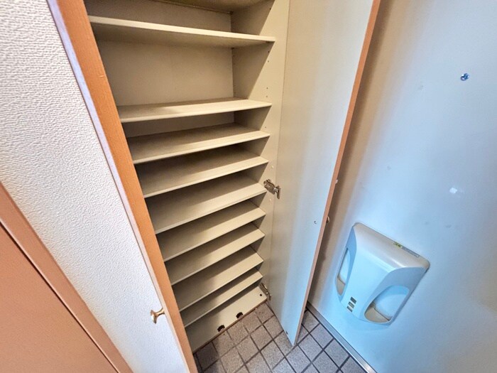 物件内観写真18　(靴箱)