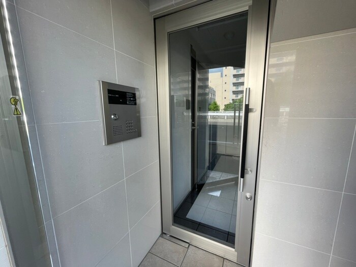 物件外観写真6　(エントランス部分)