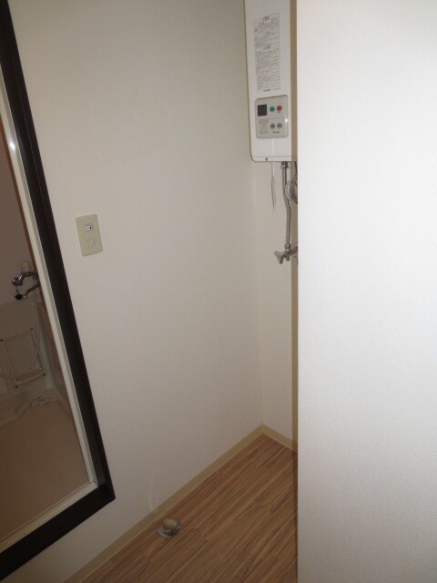 物件内観写真15　(洗濯機置場)