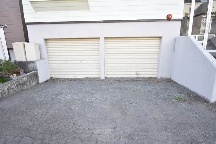 物件外観写真6　(駐車場)