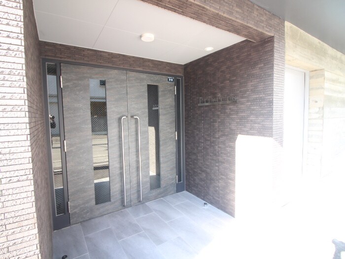 物件外観写真4　(エントランス部分)