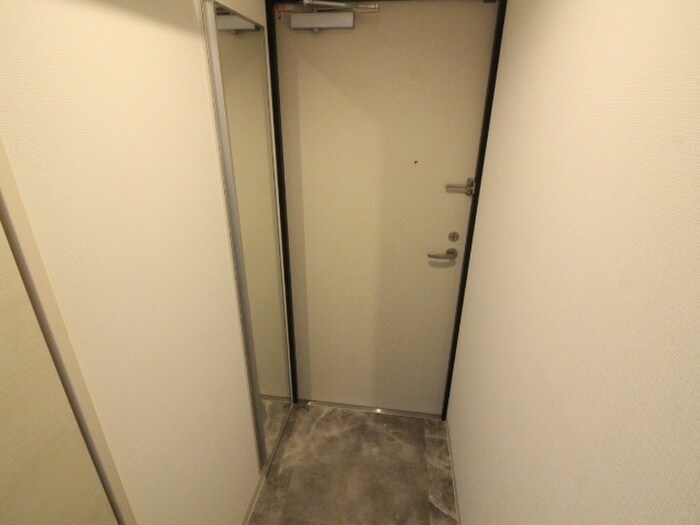 物件内観写真16　(玄関)