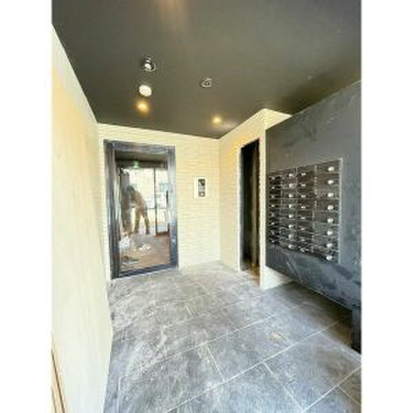 物件外観写真3　(エントランス部分)