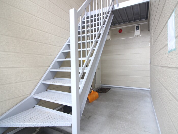 物件外観写真4　(エントランス部分)