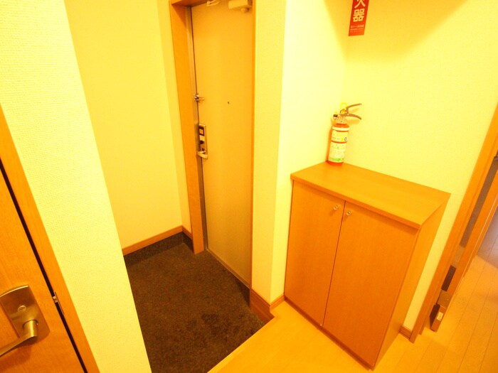 物件内観写真18　(玄関)