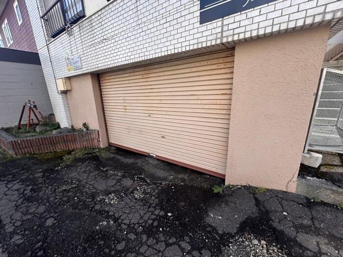 物件外観写真4　(駐車場)