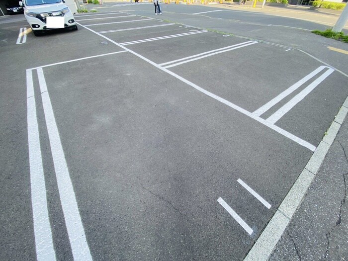 物件外観写真3　(駐車場)