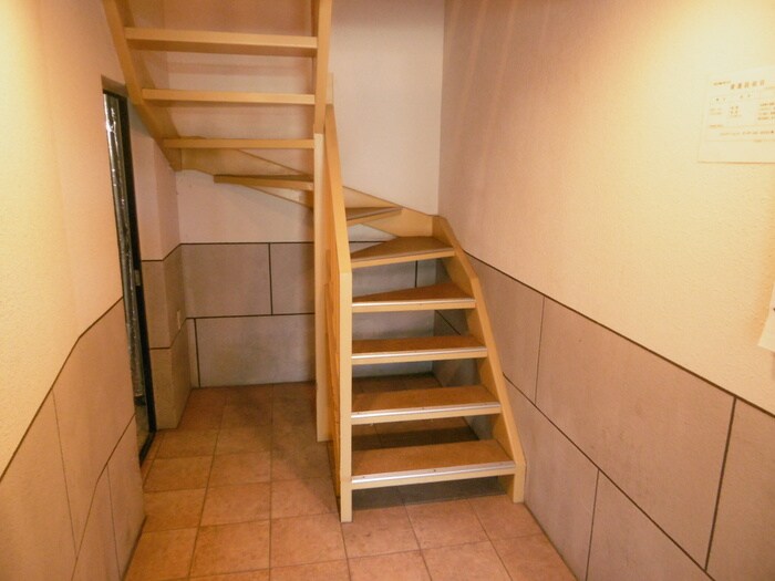 物件外観写真4　(エントランス部分)