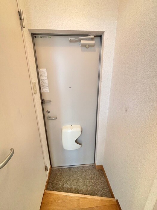 物件内観写真18　(玄関)
