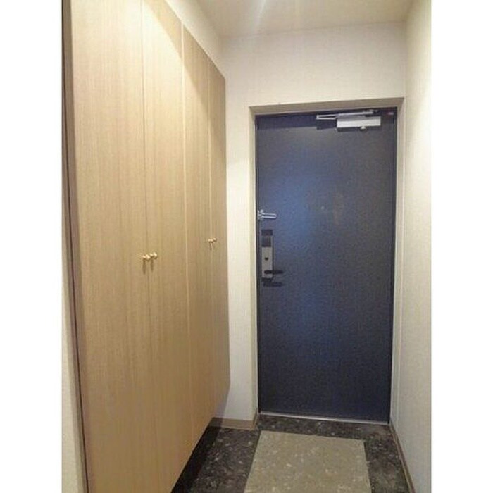 物件内観写真12　(玄関)