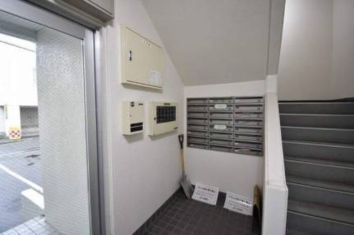 物件外観写真5　(エントランス部分)