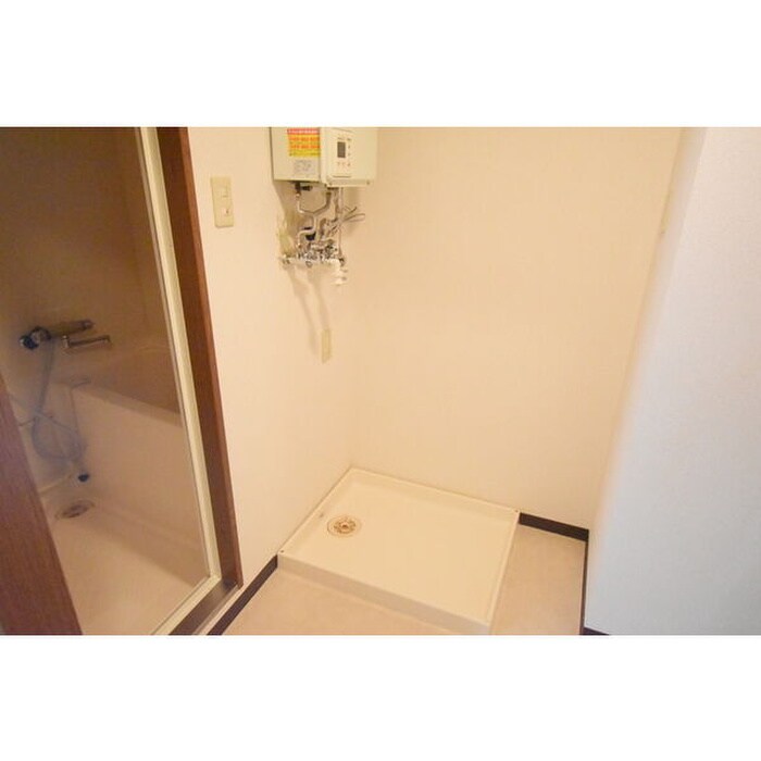 物件内観写真10　(洗濯機置場)