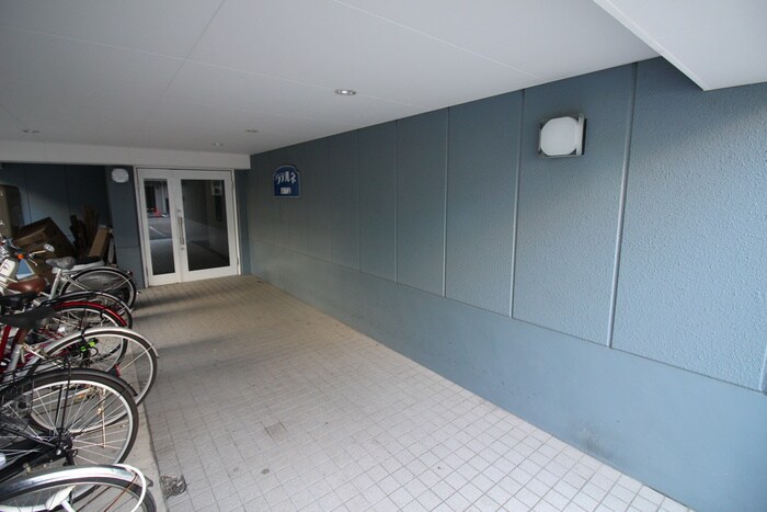 物件外観写真4　(エントランス部分)