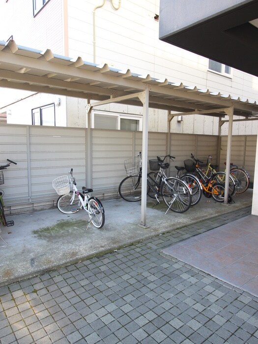 物件外観写真5　(駐輪場)