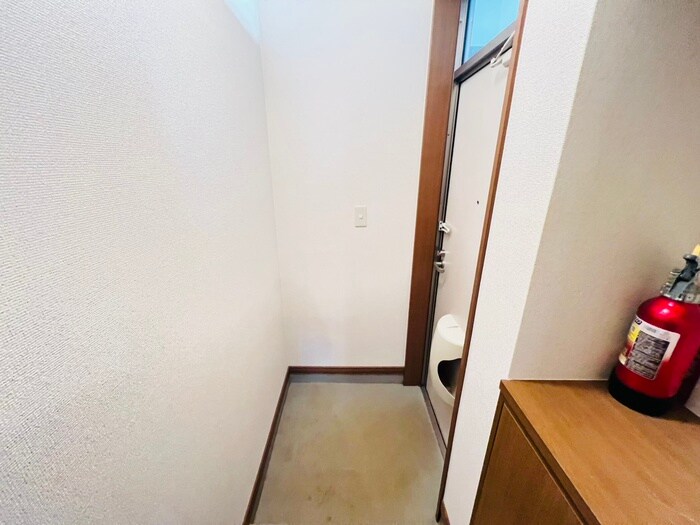 物件内観写真16　(玄関)