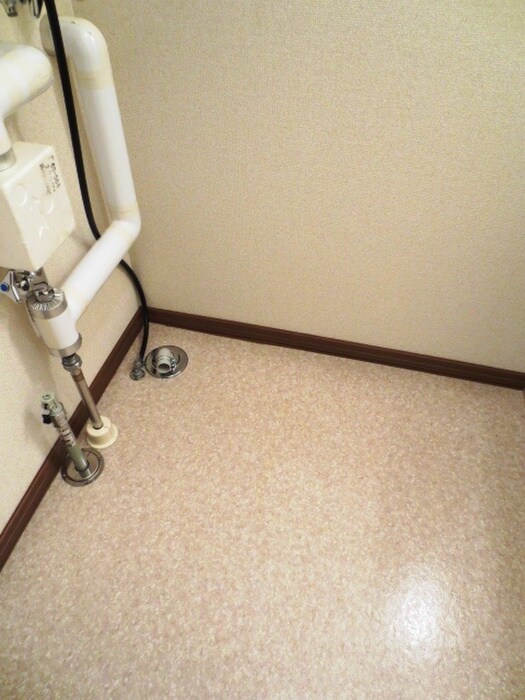 物件内観写真16　(洗濯機置場)