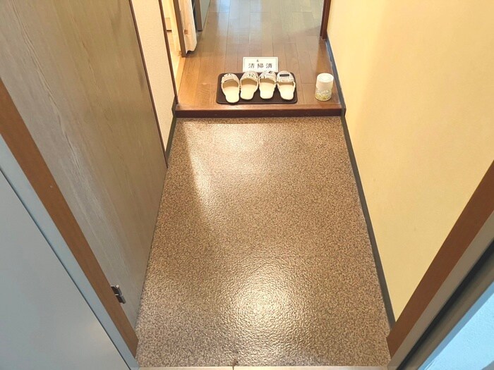 物件内観写真16　(玄関)