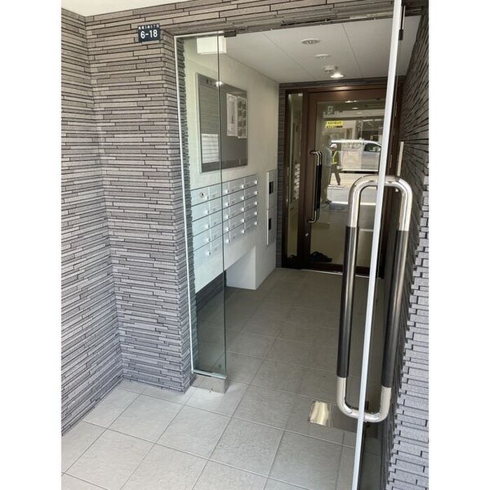 物件外観写真3　(エントランス部分)