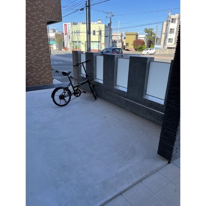 物件外観写真4　(駐輪場)