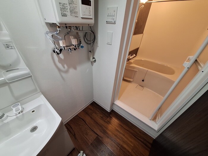 物件内観写真15　(洗濯機置場)