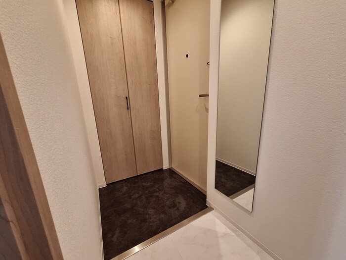 物件内観写真16　(玄関)