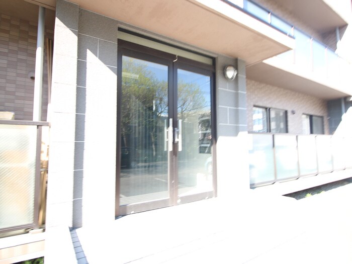 物件外観写真5　(エントランス部分)