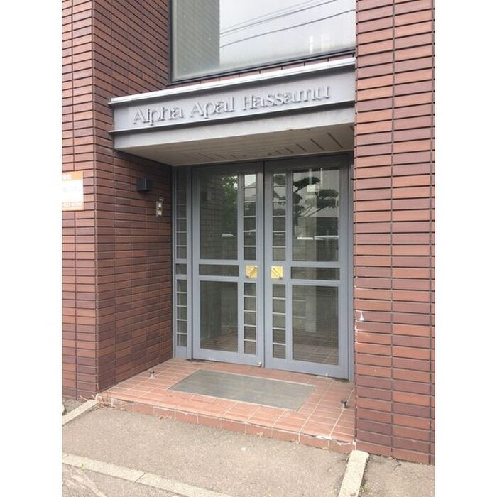 物件外観写真4　(エントランス部分)