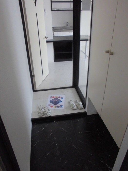 物件内観写真16　(玄関)