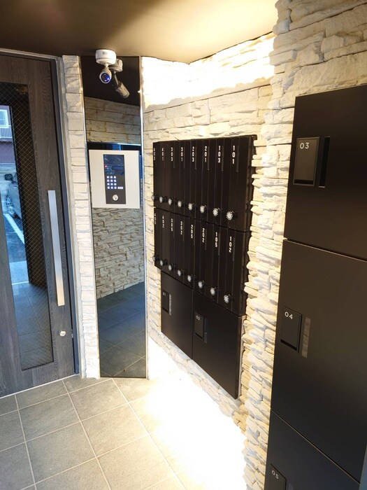 物件外観写真5　(エントランス部分)